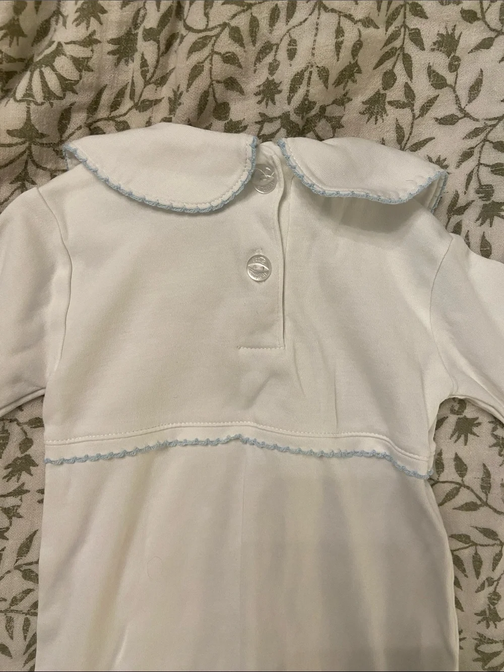 Playsuit with light blue crocheted giraffe